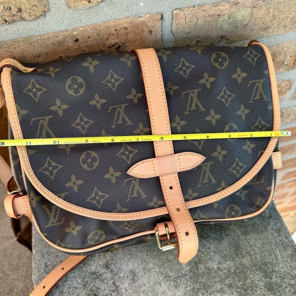 Rare Louis Vuitton Monogram Canvas Saumur 30 Messenger Bag - Picture 7 of 14